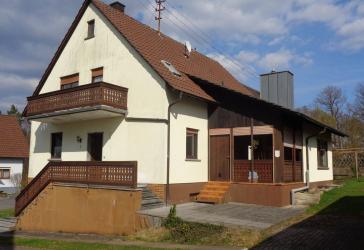 Ruhige Lage in Rauenberg: sonniges Wohnhaus mit schönem Grundstück