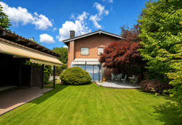 Zusätzliches Baugrundstück inklusive - großzügiges Familienhaus mit Wintergarten und weitläufigem Traumgarten
