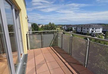 Hauptstadtmakler-Bezugsfreie Wohnung mit großem Balkon und Tiefgaragenstellplatz