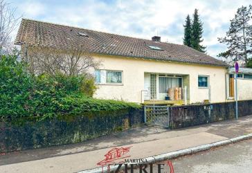 Gelegenheit! Gefragte, ruhige Randlage! 244 qm WFL, großes Grundstück mit 785 qm, 2 Balkone, Garage!