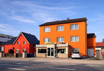 Zweifamilienhaus mit Ladenfläche