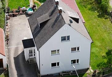 Attraktives 3-Parteien-Haus in Tegernheim: Ideal für Kapitalanleger oder Mehrgenerationenwohnen