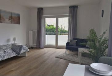 Frisch renoviert, ohne Provision, sofort frei, Möblierte Wohnung mit Balkon & Stellplatz