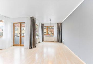 Viel Platz für Ihre Zukunft - Lichtdurchflutete 4-Zimmer-Wohnung mit Balkon