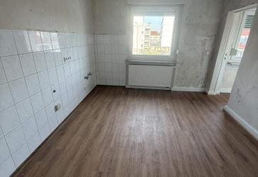 Schöne 3 ZKB-Wohnung mit kleinem Wintergarten im energetisch sanierten Haus in Homburg, Goethestraße 8