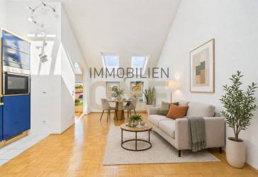 Wohnen mit besonderem Flair! Helle 2-Zimmer-Galeriewohnung mit Stellplatz
