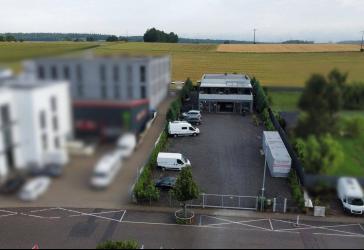 Halle mit Büro und Wohnung auf 1496 qm Grundstück in Leingarten