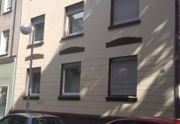Viel Raum für Ihre Ideen: Renovierungsbedürftige 4-Zimmer-Wohnung auf knapp 96 m²