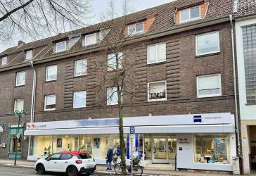 Gepflegtes Wohn- und Geschäftshaus mit 7 Einheiten und 4 Garagen direkt im Zentrum von Seelze