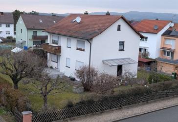 Zweifamilienhaus mit schönen, großen Garten
