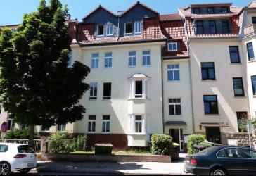 ERSTBEZUG NACH UMFASSENDER SANIERUNG - EXKLUSIVE 4-ZIMMER-WOHNUNG IM BELIEBTEN KAROLINENVIERTEL