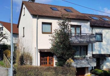 Familienglück mit Gartenidylle-großzügiges Reihenendhaus mit viel Potential