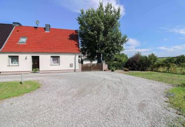Sofort wohlfühlen: 4-Zi.-EFH mit Garten, Garage und Außenstellplätzen inkl. Schuppen in Langenrieth