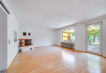 AIGNER - Charmantes Reihenhaus mit großzügigem Garten in ruhiger Lage von Neufahrn
