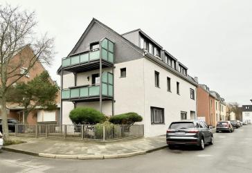 Saniertes Wohn- & Geschäftshaus in zentraler Lage mit Garagen und Stellplätzen
