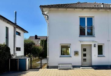 Provisionsfrei - Ruhige A+ DH in kostengünstiger WEG-Eigenverwaltung, 2 Stellplätze & 1 Garage