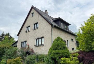 Wohnhaus mit 5 Zimmern und Terrasse - gestalten Sie Ihr neues Zuhause