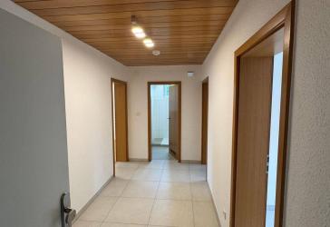 Sofort verfügbare, umfassend modernisierte 3-Zimmer-Eigentumswohnung mit Balkon in Trier-Heiligkreuz
