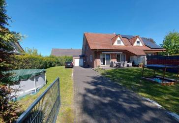 Charmante Doppelhaushälfte mit Garten, Keller und Garage in ruhiger Lage von Salzkotten-Mantinghausen !