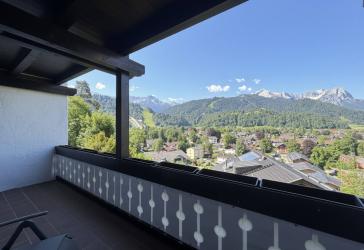Maisonettewohnung mit Zugspitzblick & 2 Balkonen in ruhiger Bestlage