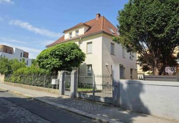 Repräsentatives Wohnensemble in Bestlage: Großzügiges Grundstück mit Vorderhaus & Remise