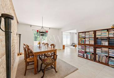 Hochwertig renovierte 5,5-Zimmer-Wohnung mit Balkon in grüner Umgebung (Stuttgart-Zuffenhausen)