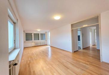 Bezugsfreie 3-Zimmer-Eigentumswohnung mit großem Balkon, Aufzug und TG-Stellplatz in Weil am Rhein