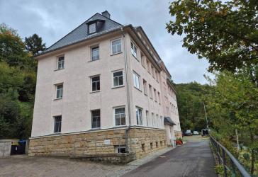 4-Zimmer-Dachgeschoß-Wohnung mit moderner Einbauküche