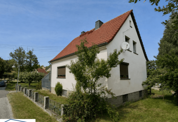 Einfamilienhaus mit Garage & großzügigem Garten!