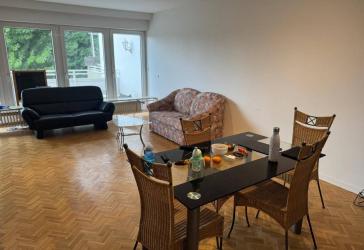 Geräumige Wohnung mit zwei Balkonen in Bad Homburg