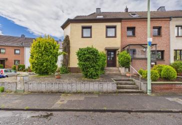 Platzwunder auf 133 m² Wohnfläche: Reihenendhaus mit 7 Zimmern, Wintergarten und Garage