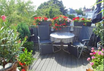 Ab November 2026: Schöne 5-Zimmer-Wohnung mit großem Balkon und hellem Laminatboden in Radebeul-Ost