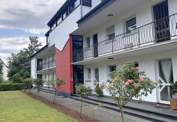 Modernisierte 3-Zimmer-Wohnung im 1. OG in begehrter Lage von Bergisch Gladbach-Refrath Straßenbahn Haltestelle Fußläufig