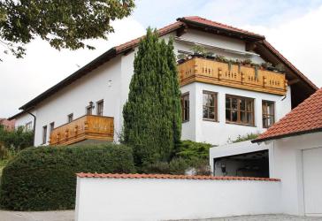 Traumwohnung m. Garten in bester Wohnlage Ende Sackgasse mit Blick in die Alpen mit PV Anlage