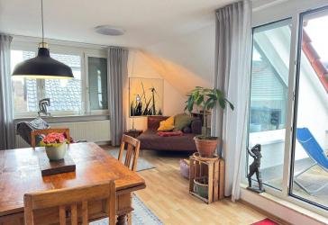 Gemütliche Wohnung mit zusätzlichem Raum im ausgebauten Dachspitz