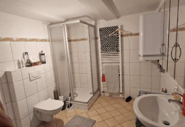Helle, sonnige 2,5 Zi Wohnung.