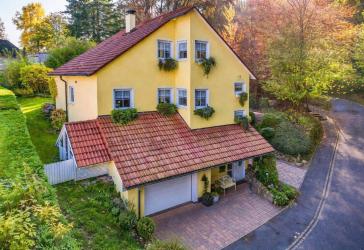 !!!Jetzt reduziert!!!!! Charmantes Haus mit Pool-Oase & Wasserfall - umfassend modernisiert