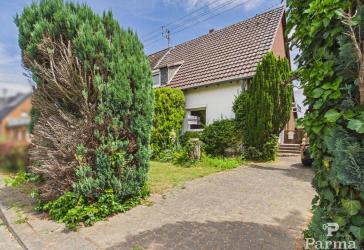 Charmante Doppelhaushälfte in ruhiger Wohnlage mit Garage, Stellplatz und sonnigem Garten
