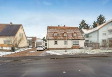 Platz für Ihre Familie und Ihre Ideen - Einfamilienhaus, zentral aber doch ruhig.