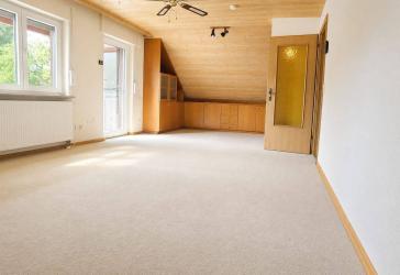 Helle und gepflegte 3-Zimmer-Dachgeschosswohnung mit Balkon in Waiblingen-Bittenfeld