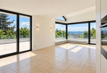 Wohnen wie im eigenen Haus, 4,5 Zimmer am Österberg, große Terrasse, eigener Garten und Weitblick