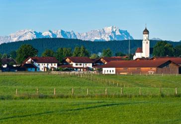 Ihr Traumhaus im bay. Voralpenland: sehr sonniges Baugrundstück mit 903 m2 für ein Einfamilienhaus im idyllischen Antdorf!