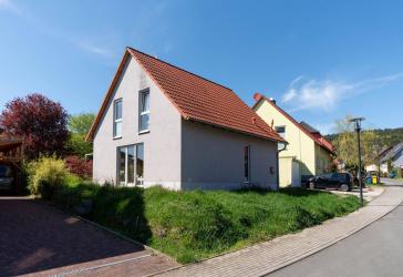 modernes Einfamilienhaus mit Garten in Jena Ilmnitz