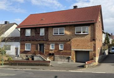 Teilvermietetes Zweifamilienhaus in beliebter Lage von Ahnatal-Weimar
