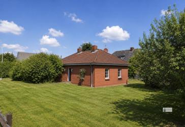 Charmantes Einfamilienhaus auf großem Grundstück ideal für kreative Modernisierer