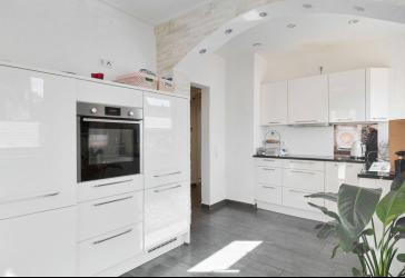 Schick modernisierte 4,5-Zimmer-Wohnung in ruhiger Lage von Oberesslingen