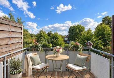 Ein Zuhause zum Ankommen - charmante 2-Zimmer-Dachgeschosswohnung mit Balkon! Bezugsfrei & renoviert