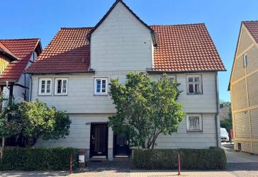 Doppelhaushälfte - Vollsanierung oder Platz für einen Neubau