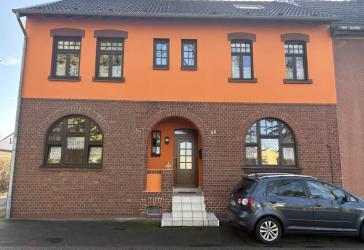 Einfamilienhaus mit Einliegerwohnung und großem Garten zu verkaufen!