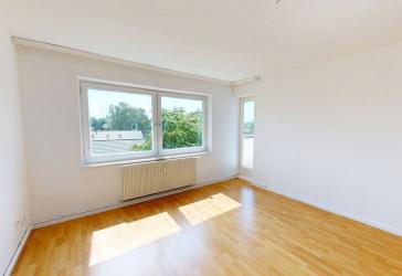 Große 3-Zimmer-Wohnung mit EBK, BALKON und viel Lichteinfall